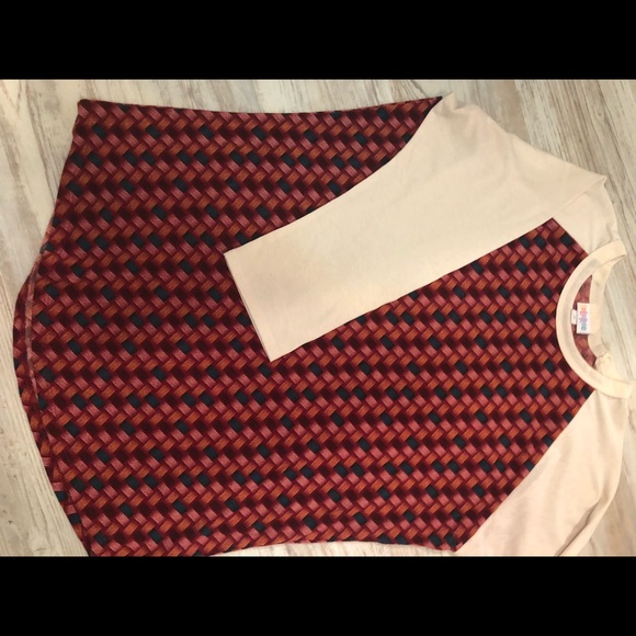 Lularoe Randy Tee - Picture 3 of 3